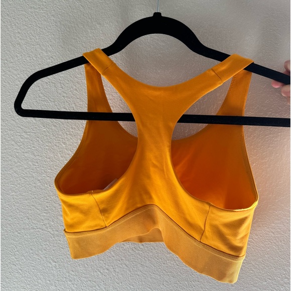 H&M sports bra/crop top - Picture 2 of 3